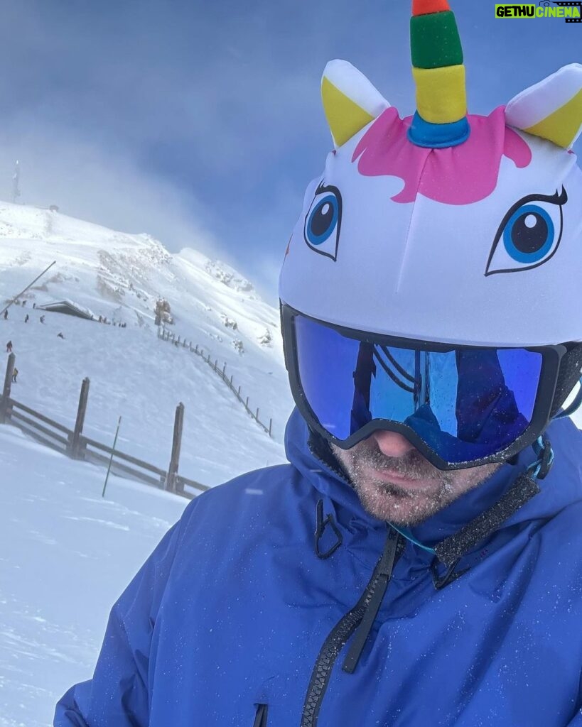 Martin Garrix Instagram - greetings 🦄 Snow
