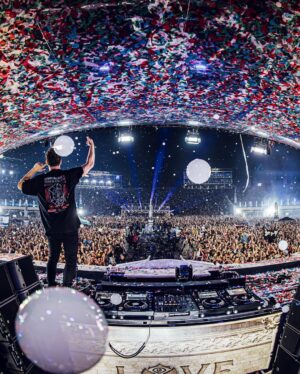 Martin Garrix Instagram - crazy closing out Tomorrowland for the second weekend in a row. uploading the full set soon. thank you for the crazy energy❤️