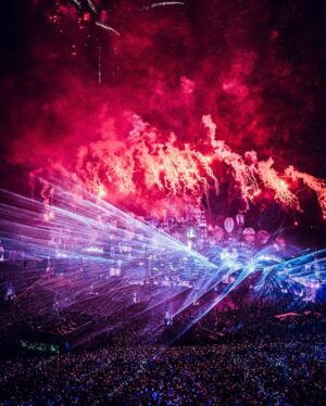Martin Garrix Instagram - crazy closing out Tomorrowland for the second weekend in a row. uploading the full set soon. thank you for the crazy energy❤️