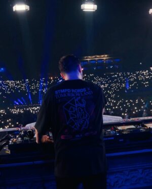 Martin Garrix Instagram - crazy closing out Tomorrowland for the second weekend in a row. uploading the full set soon. thank you for the crazy energy❤️