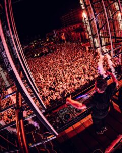 Martin Garrix Instagram - WOW thanks so much @ushuaiaibiza for last night.. week 2 every thursday! ❤️ Ushuaïa Ibiza