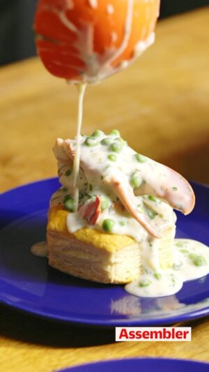 Martin Juneau Instagram - Les vol-au-vent, ce plat réconfortant qui rappelle notre enfance! Ceux qui adorent ce classique, tomberont sur le charme de la version au homard de @martin_juneau 🦞