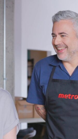 Martin Juneau Instagram - On vous emmène dans les coulisses (cuisine) où notre histoire avec @martin_juneau ne faisait que commencer. Quelques mois plus tard, on lance 8 nouveaux plats signés Martin Juneau. Une aventure savoureuse qui débute en force! 

Retrouvez-les dès maintenant dans la section mets cuisinés de votre épicerie ou en ligne sur metro.ca - Dans les magasins participants seulement.