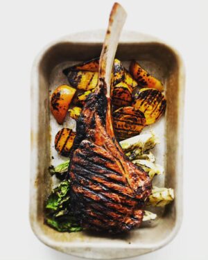 Martin Juneau Instagram - Tomahawk, betteraves jaunes et romaines chargrilled. 
🥩
🥬
🔥