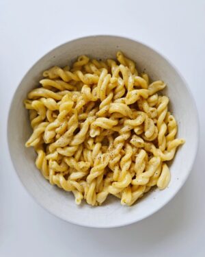 Martin Juneau Instagram - J'me sens vraiment Cacio e Pepe ces temps-ci.
🧀
🧂
🖤
