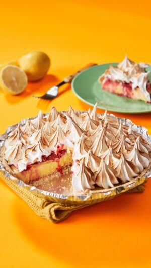 Martin Juneau Instagram - Envie de vous sucrer le bec pendant le temps des Fêtes? Essayez cette recette de tarte au citron par notre chef @martin_juneau! 🍋