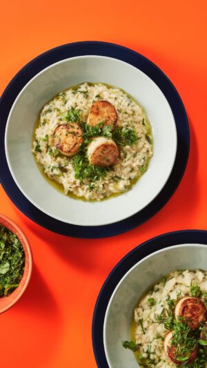 Martin Juneau Instagram - Découvrez les médaillons de pétoncles, une nouveauté chez Metro! Pour les accompagner, notre chef @martin_juneau  nous propose une recette de risotto aux herbes.😋