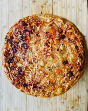 Martin Juneau Instagram - *Façon Catchphrase*
Plat italien parfait pour le brunch au chalet, à base d'œufs qui s'apparente à une omelette ou à une quiche sans croûte!!!
🥚
🍳
🧅
🍖
🧀
FRITTATA!
#Catchphrase