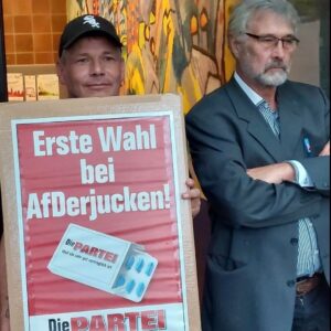 Martin Sonneborn Instagram - Hihihi.
Protestparteien unter sich: Die PARTEI (links), AfD (rechts)