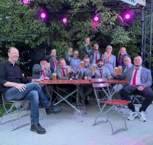 Martin Sonneborn Instagram - Überraschende Wahlkampfkontrolle bei der PARTEI Kempten - alles im grauen Bereich… Smiley