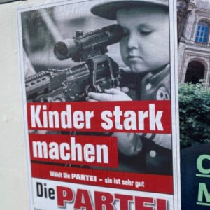 Martin Sonneborn Instagram - Nachricht aus Bayern:
"Ich finde das pervers: Gemetzel in der Ukraine, Völkermord in Bergkarabach. Ja zu Splitterbomben. Aber darüber regen sie sich auf, Kind mit Wumme."
