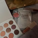 Martine Lunde Instagram - Annonse @makeupmekka ✨ Jeg ville overraske bestevenninna mi litt ekstra i år siden hun akkurat har blitt mamma🤍 Derfor har jeg laget en julekalender til henne i samarbeid med @makeupmekka 😍 I denne får du 24 full size produkter til kun 599kr, og verdien er på hele 2395kr! Sjekk ut @makeupmekka i dag, og overrask noen du er glad i, eller unn deg selv en skikkelig bra julekalender i år🤍 Sjekk story for å se hvordan jeg lagde den! #makeupmekka Oslo, Norway