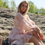 Martine Lunde Instagram - Annonse @kouture_no 🤍 Imorgen klokken 20.00 slippes endelig de siste kjolene i sommerkolleksjonen🌸 De slippes på Kouture.no, og jeg kommer til å kjøre live på insta samtidig! Det blir giveaways på kjolene og dere får se kjolene på forskjellige modeller🤍 Og husk, om kjolene blir utsolgt så kommer de ikke tilbake😟