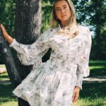 Martine Lunde Instagram - Annonse @kouture_no 🌸 Vi lanserer ikke bare kjoler, men også sett med skjørt og bluse!! Dette settet er en DRØM, og jeg er så fornøyd med hvordan dette ble🥹😍 Håper vi sees hos @kouture_no på Arkaden fra klokken 16.00 på torsdag!! Oslo, Norway