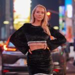 Martine Lunde Instagram - Vært hjemme i noen timer, og lengter allerede tilbake✨ Annonse gave- @kayani har sluppet den fineste kolleksjonen, og dette settet er en drøøøm!! Kjøp klær til julefesten hos @kouture_no 🖤 📸 @capturecreative.inc New York City