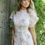 Martine Lunde Instagram - Annonse @kouture_no 🤍 Imorgen klokken 20.00 slippes endelig de siste kjolene i sommerkolleksjonen🌸 De slippes på Kouture.no, og jeg kommer til å kjøre live på insta samtidig! Det blir giveaways på kjolene og dere får se kjolene på forskjellige modeller🤍 Og husk, om kjolene blir utsolgt så kommer de ikke tilbake😟