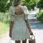Martine Lunde Instagram - Annonse @kouture_no 🌸 Har gleda meg sååå mye til denne kolleksjonen slippes, og i dag er endelig dagen her!! Kjolene slippes online hos Kouture etter 20.00 i kveld, men vil du ha tilgang på de først kan du komme innom Kouture på Arkaden fra klokken 16.00🤍 Der blir det giveaways på kjolene, goodiebags til de første 50 som handler og ikke minst kan dere prøve og kjøpe kjolene! Håper vi sees🌸 Oslo, Norway