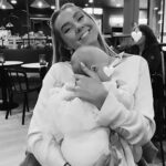 Martine Lunde Instagram - En som er veeeeldig fornøyd med at venna begynner å få barn😍❤️ @sandrahjelmseth