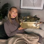 Martine Lunde Instagram - Annonse @makeupmekka ✨ Jeg ville overraske bestevenninna mi litt ekstra i år siden hun akkurat har blitt mamma🤍 Derfor har jeg laget en julekalender til henne i samarbeid med @makeupmekka 😍 I denne får du 24 full size produkter til kun 599kr, og verdien er på hele 2395kr! Sjekk ut @makeupmekka i dag, og overrask noen du er glad i, eller unn deg selv en skikkelig bra julekalender i år🤍 Sjekk story for å se hvordan jeg lagde den! #makeupmekka Oslo, Norway