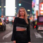 Martine Lunde Instagram - Vært hjemme i noen timer, og lengter allerede tilbake✨ Annonse gave- @kayani har sluppet den fineste kolleksjonen, og dette settet er en drøøøm!! Kjøp klær til julefesten hos @kouture_no 🖤 📸 @capturecreative.inc New York City