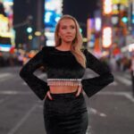 Martine Lunde Instagram - Vært hjemme i noen timer, og lengter allerede tilbake✨ Annonse gave- @kayani har sluppet den fineste kolleksjonen, og dette settet er en drøøøm!! Kjøp klær til julefesten hos @kouture_no 🖤 📸 @capturecreative.inc New York City