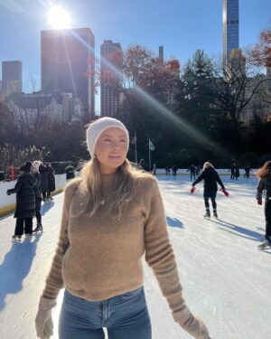 Martine Lunde Instagram - Stå på skøyter i Central Park ✓