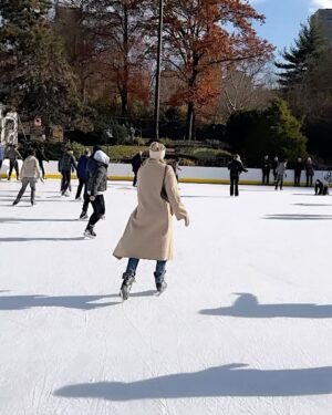 Martine Lunde Instagram - Stå på skøyter i Central Park ✓
