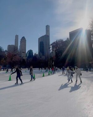 Martine Lunde Instagram - Stå på skøyter i Central Park ✓
