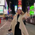Martine Lunde Instagram - Endelig tilbake i favorittbyen🗽 Times Square, New York City