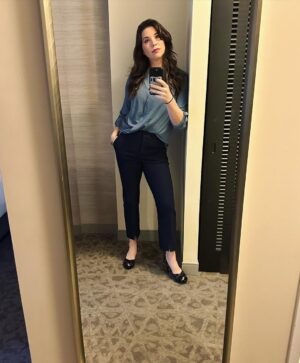 Mary Katharine Ham Instagram - I went to Chicago by myself. I wore heels and spoke at the Chicago Humanities Festival and walked around the city in  a coat I’m very glad I brought and finished most of a book and visited a Gilded Age mansion and ate pizza and saw my best-selling author friend @kattimpf make jokes about her trauma on stage with @guypbenson and then we had beers! 😂 It was great!