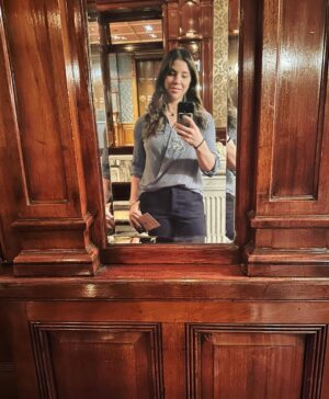 Mary Katharine Ham Instagram - I went to Chicago by myself. I wore heels and spoke at the Chicago Humanities Festival and walked around the city in  a coat I’m very glad I brought and finished most of a book and visited a Gilded Age mansion and ate pizza and saw my best-selling author friend @kattimpf make jokes about her trauma on stage with @guypbenson and then we had beers! 😂 It was great!