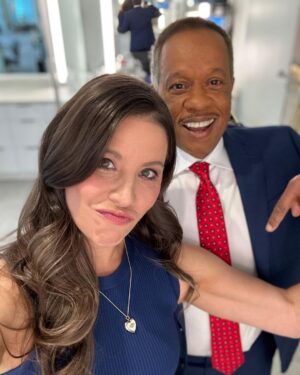 Mary Katharine Ham Instagram - A pleasure to be able to disagree with my old friend Juan in person once again, and not just bc he insisted we take a pic showing off the guns (which are not yet in peak condition, but my heavy toddler and baby are helping!), but that didn’t hurt. Thanks to @shannonbream for having me! She is the totalest of total pros on @foxnewssunday. Swipe for a normal photo if that’s your thing. Someone on Twitter suggested I spend some of my money on sleeves for my dresses. To that I say NEVER. 💪🏼