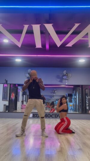 Massengo Júnior Instagram - Under the influence - @chrisbrownofficial 
Coreografia @massengojunior 🤟🏾

Ahhhh essa música😍

.
#breezy  #chrisbrown #explore