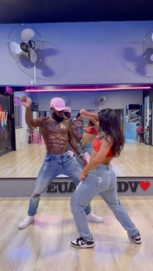 Massengo Júnior Instagram - Videozin pra tiktok @matheusnunescantor 

Coreo: @massengojunior 💗