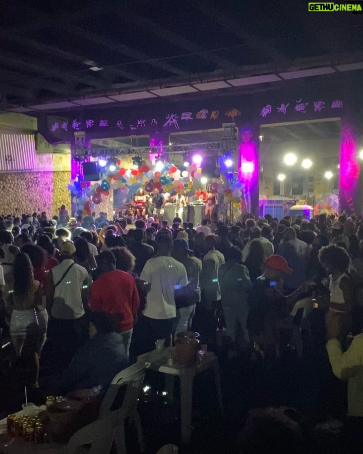 Massengo Júnior Instagram - No melhor baile charme do planeta 🕺🏽❤️ Viaduto de Madureira