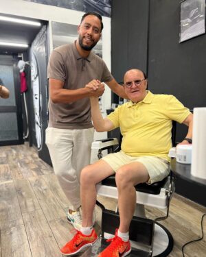 Massimo Boldi Instagram - @nabils.barbershop a milano via vitruvio 44 @bennabil10