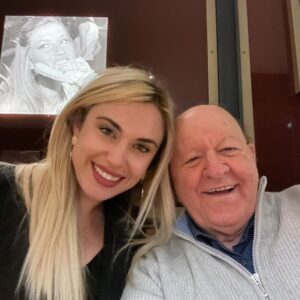 Massimo Boldi Instagram - Si chiama come la Premier “ Giorgia “
Ama gli animali : ha un Pappagallo/ un Coniglio/ un Gatto ed un Pastore Belga + un Orsacchiotto ( di Peluche )