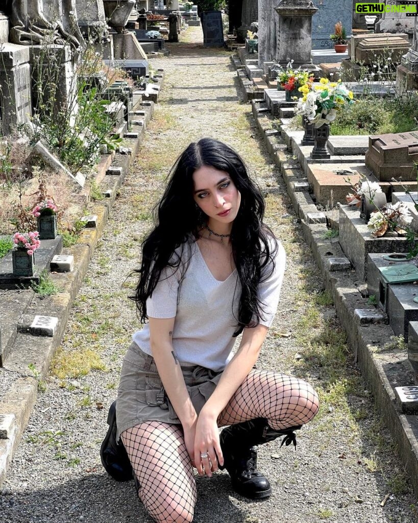 Matilda Morri Instagram - Prima domenica di maggio in buona compagnia……. Cimitero Monumentale di Milano