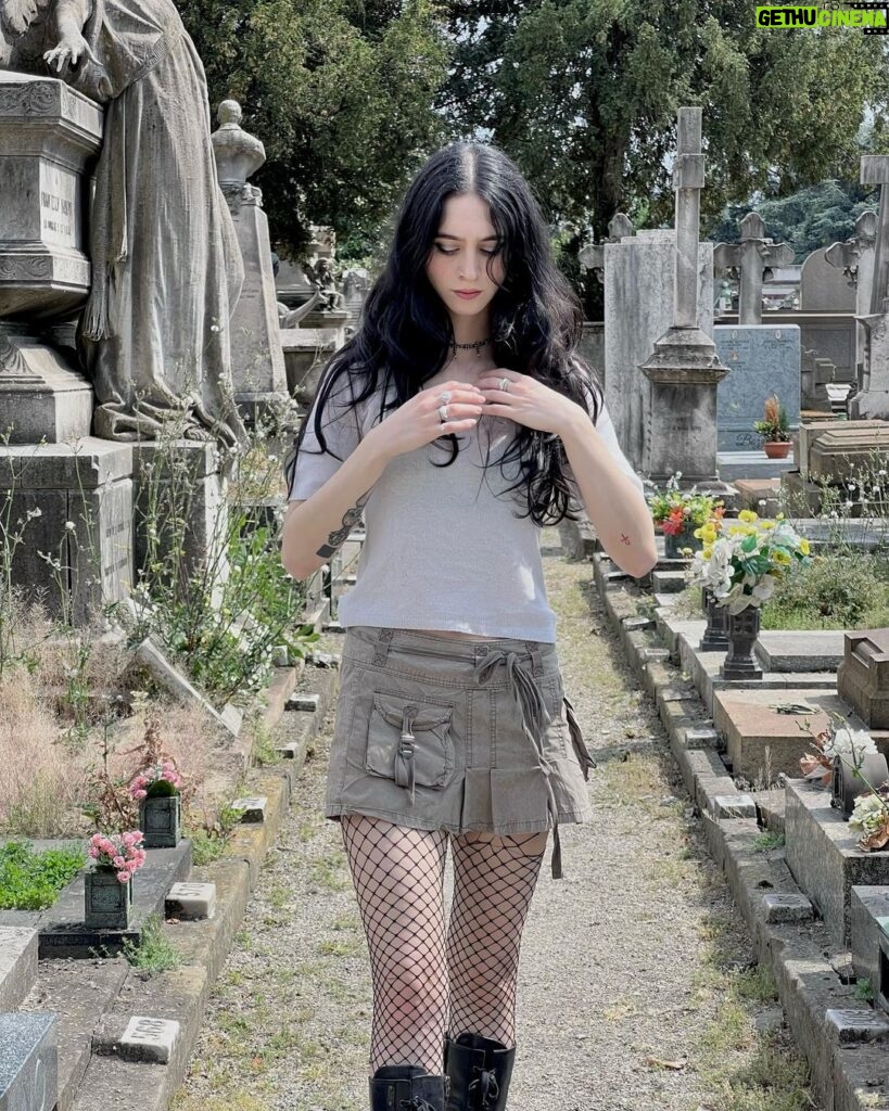 Matilda Morri Instagram - Prima domenica di maggio in buona compagnia……. Cimitero Monumentale di Milano