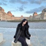 Matilda Morri Instagram - Ho passato due giorni intensi e bellissimi a Parigi grazie a @lorealgroupe e @lancomeofficial Ho assistito ad un’experience esclusiva pazzesca presso il Louvre, con tutti i brand più iconici del gruppo L’Oréal e so che il futuro della profumeria è pieno di sorprese. Ps: se andate sugli Champs-Elysées vi consiglio di visitare la boutique di Lancôme: è piena di fragranze pazzesche anche difficili da trovare (come ad esempio tutte le versioni di Trésor La Nuit, che adoro, e che avete amato anche voi 💘) Invited by @lorealgroupe @lancomeofficial Paris, France