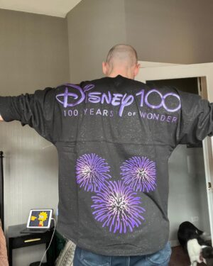 Matthew Rehwoldt Instagram - Thank you @shaulguerrero for the awesome birthday gift! She gets me 😍

#disney #spiritjersey