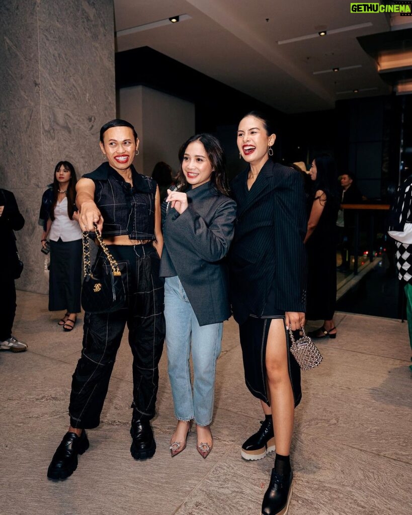 Maudy Ayunda Instagram - At the @tanganofficial show last night. What a captivating line! Congratulations @zicohalim and @margarethanovi 💕also got to see new and familiar facess