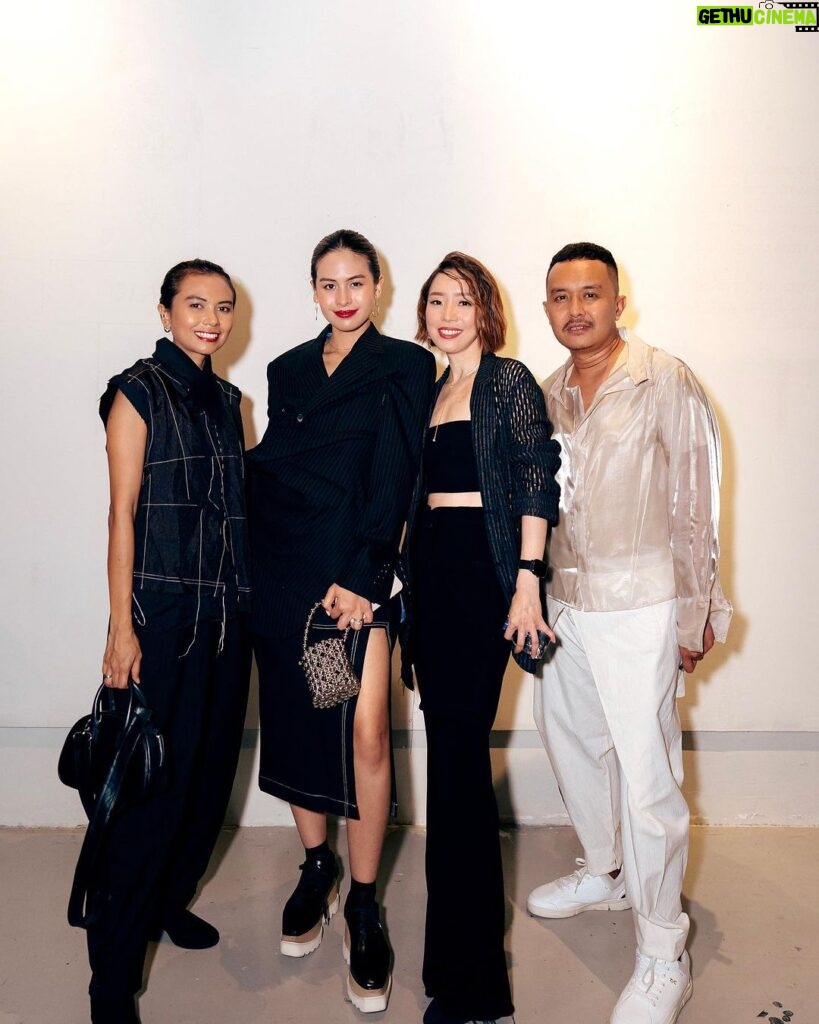 Maudy Ayunda Instagram - At the @tanganofficial show last night. What a captivating line! Congratulations @zicohalim and @margarethanovi 💕also got to see new and familiar facess