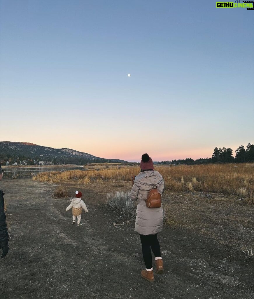 Maudy Ayunda Instagram - Something about walks at sundown 🍂