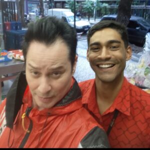 Maurício Branco Instagram - Este é o Leandro . Leandro é funcionário do Zona Sul. Ele se destaca por estar sempre sorrindo. Obrigado Leandro e a todos que ali me recebem com carinho,  sempre. #zonasulsupermercado