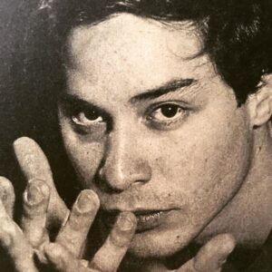 Maurício Branco Instagram - Da serie 30 anos de carreira . Aqui aos 24 anos na peça dirigida pelo argentino Carlos Mathus . Lição de Anatomia 1994 - São Paulo . #teatro #ator #mauriciobranco