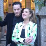 Maurício Branco Instagram - Com minha amiga, a Princesa Paola de Orleans e Bragança . Vim apreciar sua nova coleção de brincos e pingentes na Pinga em Ipanema . Amei. Passa lá para conhecer este belíssimo trabalho .
