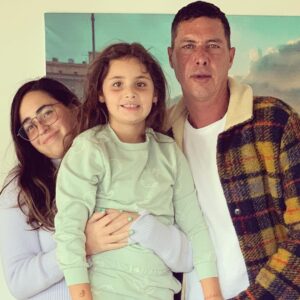 Mauricio Aspe Instagram - Princesas Aspe @shakti_aspe #BabyKala #PapaOurgulloso #PapaConSusPrincesas #HermanasFelices #Culeco #PapaCuleco #Puro