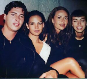 Mauricio Aspe Instagram - #TBT @fabiolacampomanes @victorgonzalezactor Hoy Nos Toca Recordar!! 😂🤣❤️😘🔥🙏🏻 #Kim #Katia #Medusas #SomosDelSigloPasado #YLoMejorDeEste #LaTiza #KatiaAbreLosOjos 😂🤣❤️😘