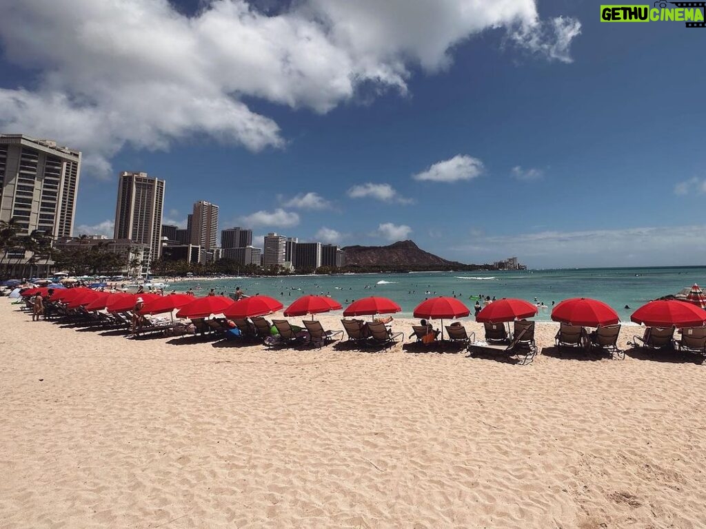 Mauricio T. Valle Instagram - PDL-PTA 2002 The Royal Hawaiian, a Luxury Collection Resort